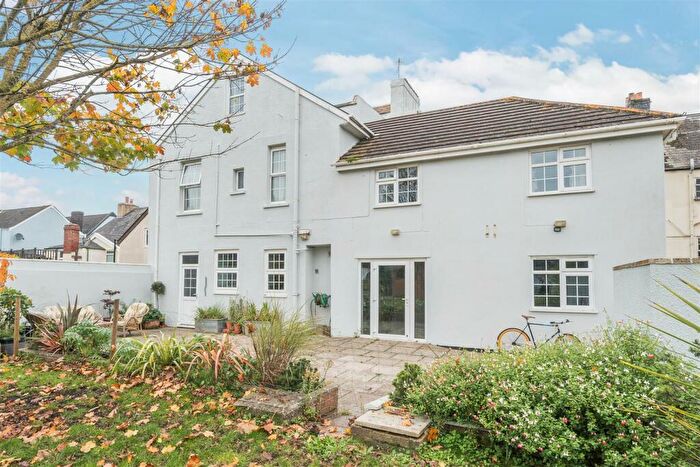 6 Bedroom Detached House For Sale In The Strand, Starcross, Exeter, EX6