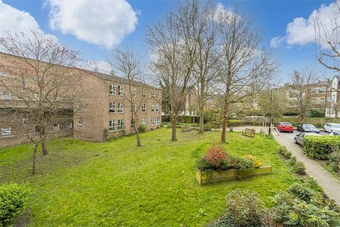 2 Bedroom Flat To Rent In Cheriton Close, Ealing, London, W5