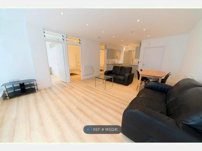 3 Bedroom Flat To Rent In Mowlem Street, London, E2