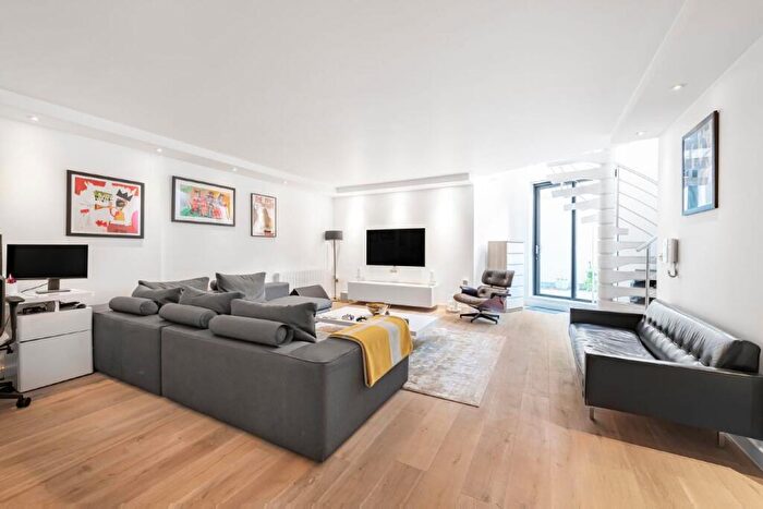3 Bedroom Flat For Sale In Copenhagen Street, Islington, London, N1