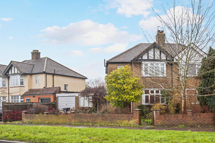 3 Bedroom Semi Detached House For Sale In Raeburn Avenue, Surbiton, KT5