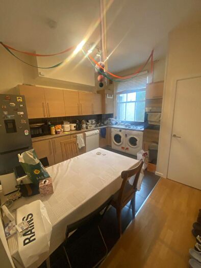 3 Bedroom Flat To Rent In College Place, London, NW1