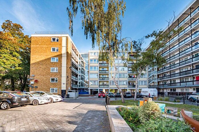 3 Bedroom Flat To Rent In Crownstone Road, Brixton, London, SW2
