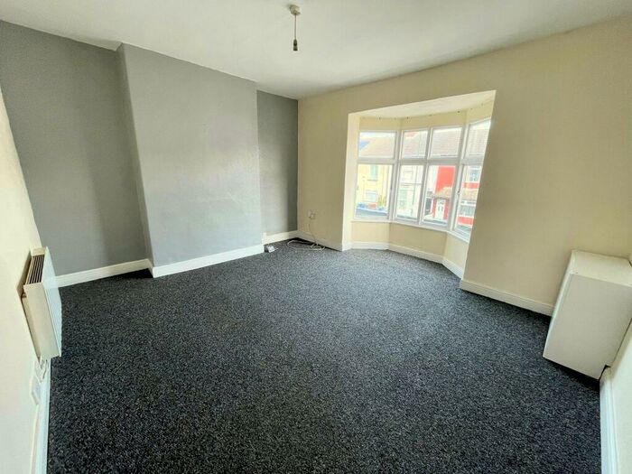 2 Bedroom Apartment To Rent In Heneage Road, Grimsby, DN32