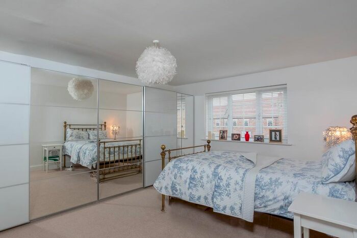 5 Bedroom Detached House For Sale In Bursary Court, Dringhouses, York, YO24