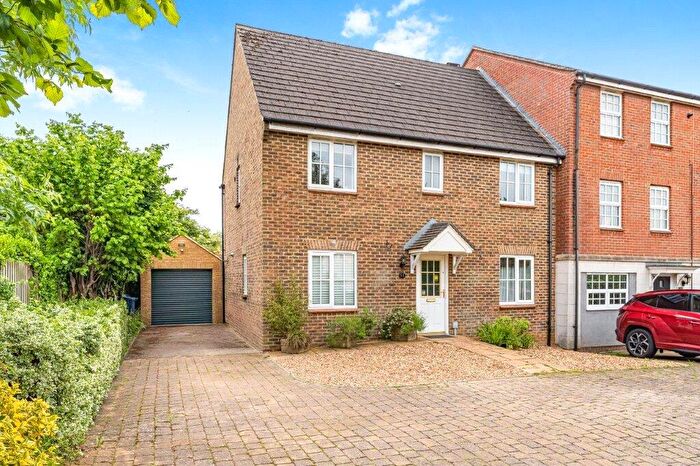 4 Bedroom End Of Terrace House For Sale In Usher Drive, Banbury, Oxfordshire, OX16
