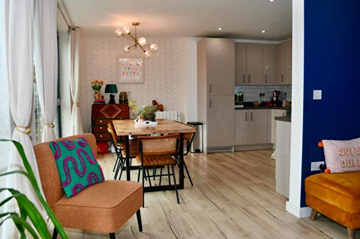 2 Bedroom Flat For Sale In Wrens Cross, Upper Stone Street, Maidstone, Kent, ME15