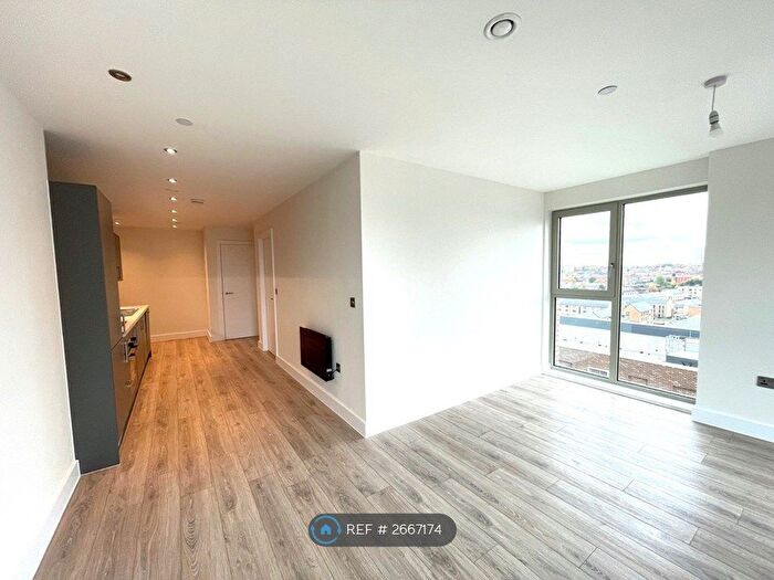 1 Bedroom Flat To Rent In Boulevard Plaza, Birmingham, B5