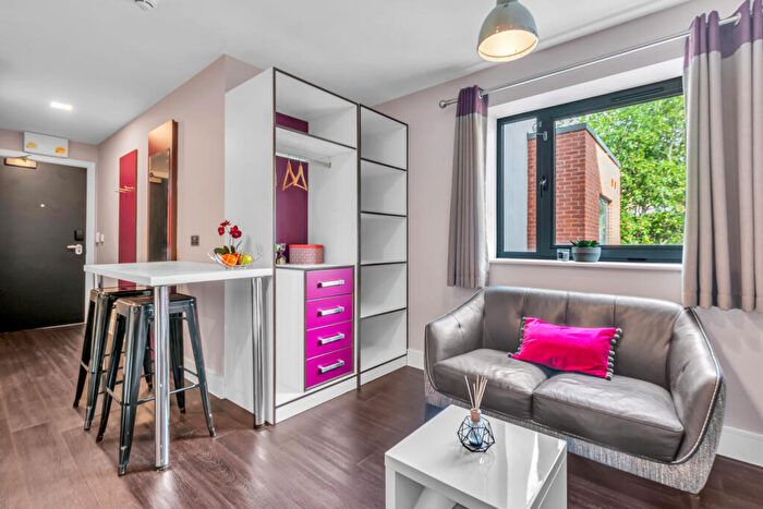1 Bedroom Private Hall To Rent In Westfield Road, Leeds, LS3