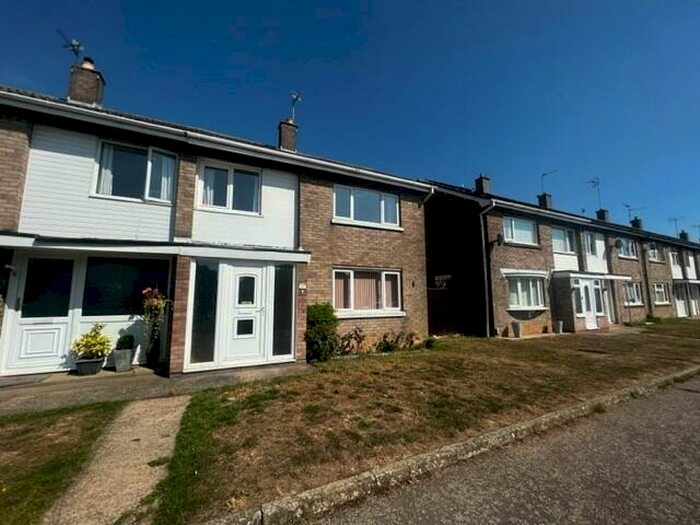 3 Bedroom Semi-Detached House To Rent In Stukeley Close, Stanground, PE2