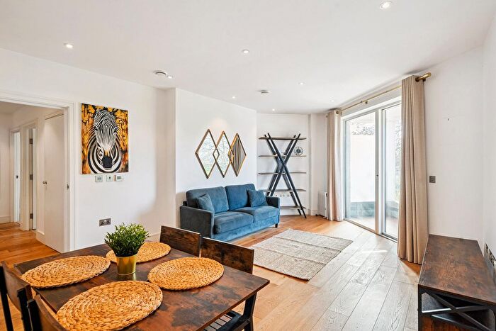 2 Bedroom Flat To Rent In Lillie Road, London, SW6