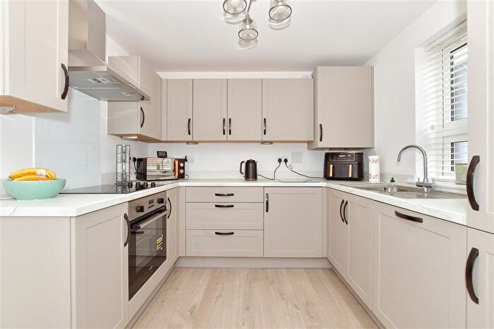 3 Bedroom End Terrace House For Sale In Whitfield, Whifield, Dover, Kent, CT16