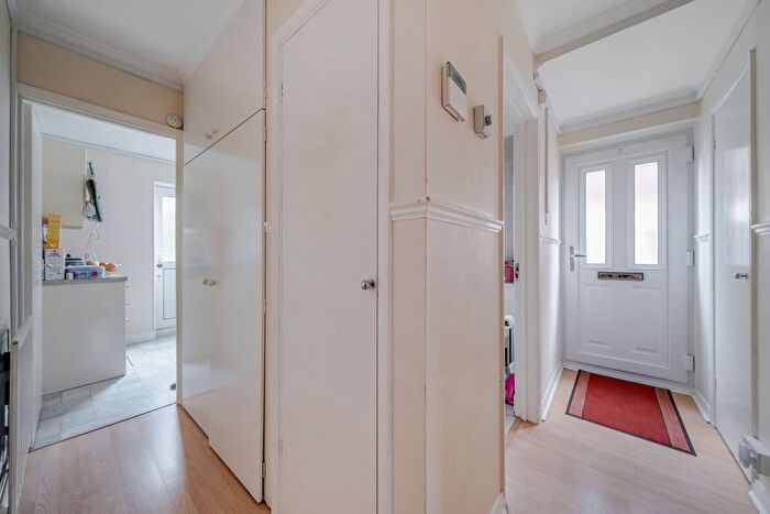 2 Bedroom Maisonette For Sale In Milford Close, London, SE2