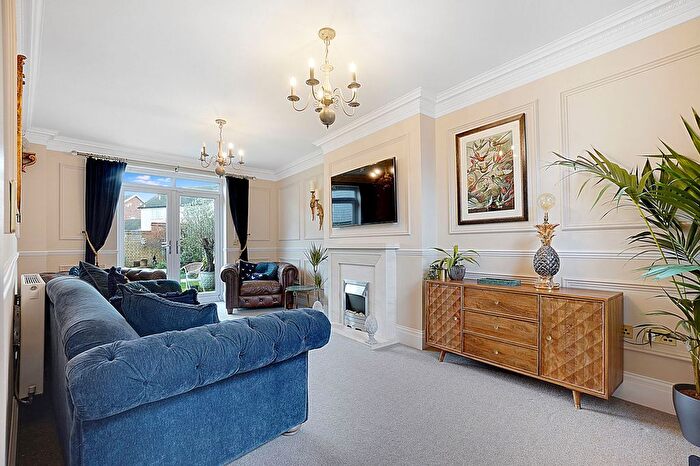 6 Bedroom Terraced House For Sale In Chestnut Road, Allington, Maidstone, ME16