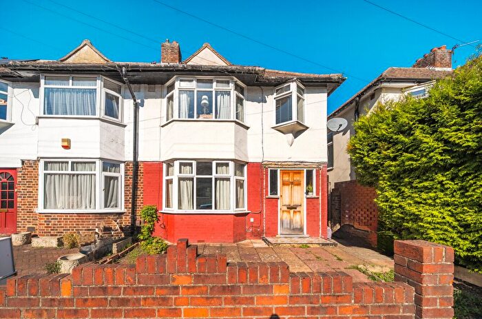 3 Bedroom Semi-Detached House For Sale In Cambridge Road, Mitcham, CR4