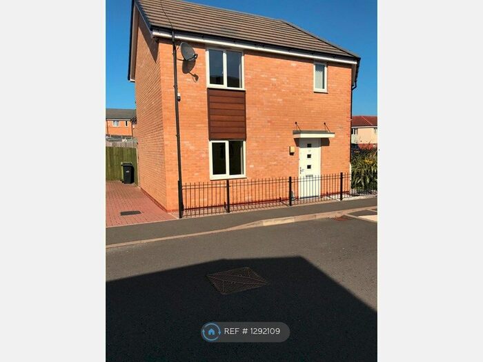 3 Bedroom Semi-Detached House To Rent In St Edmund Close, Dudley DY1