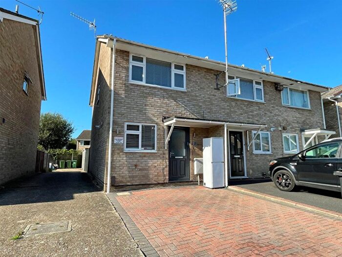 2 Bedroom Semi Detached House For Sale In Hewitt Road, Hamworthy, BH15