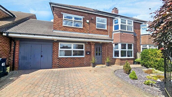 5 Bedroom Semi Detached House For Sale In Hillcrest, Middle Herrington, Sunderland, Tyne And Wear, SR3