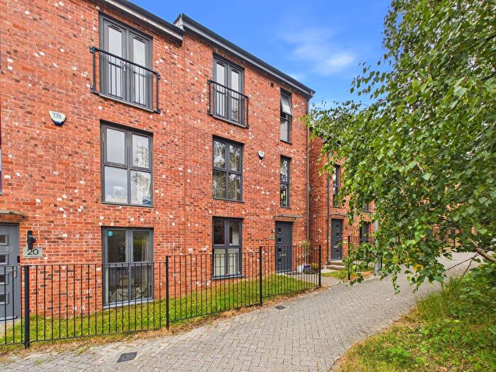 4 Bedroom Semi-Detached House For Sale In Park View Avenue, Gateshead, NE9