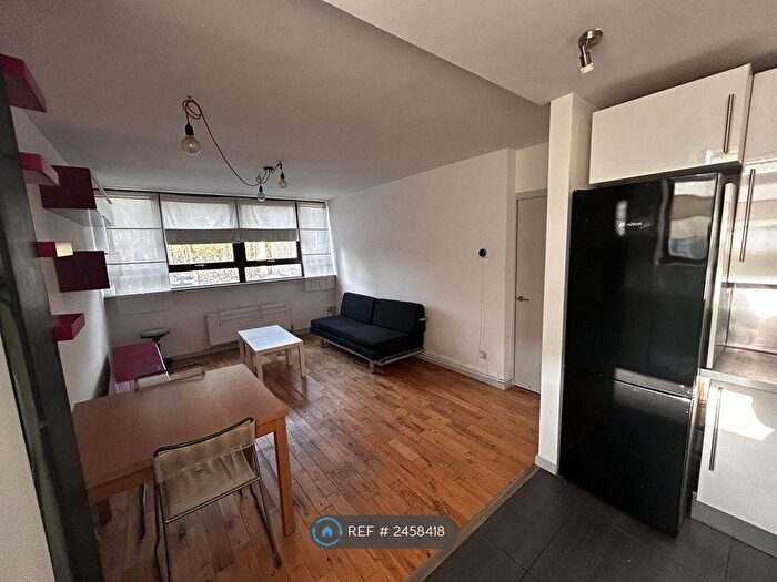 1 Bedroom Flat To Rent In Crondall Court, London, N1