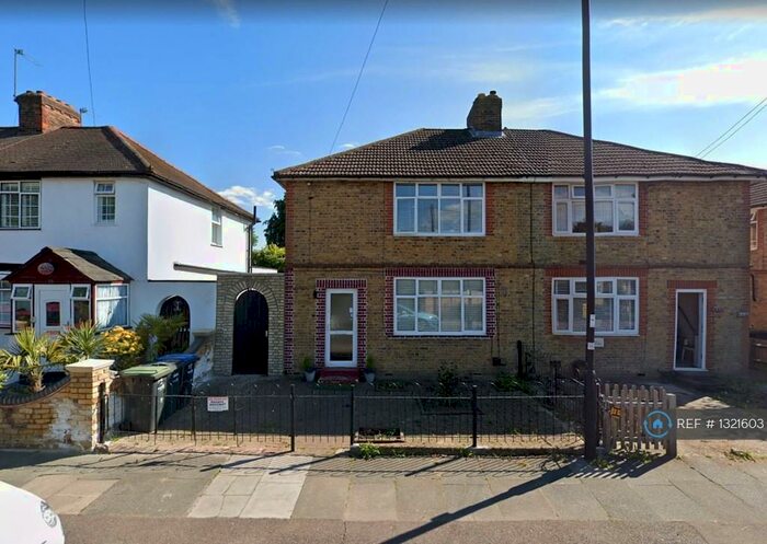 3 Bedroom Semi-Detached House To Rent In Northern Avenue, London, N9