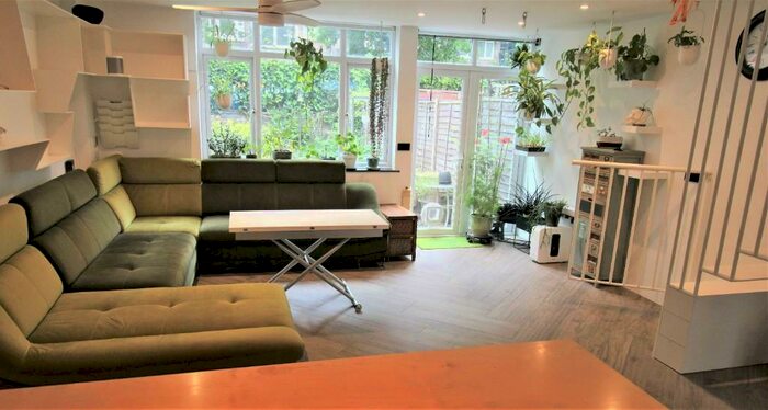 3 Bedroom Ground Maisonette To Rent In Barnsley Street, London, E1