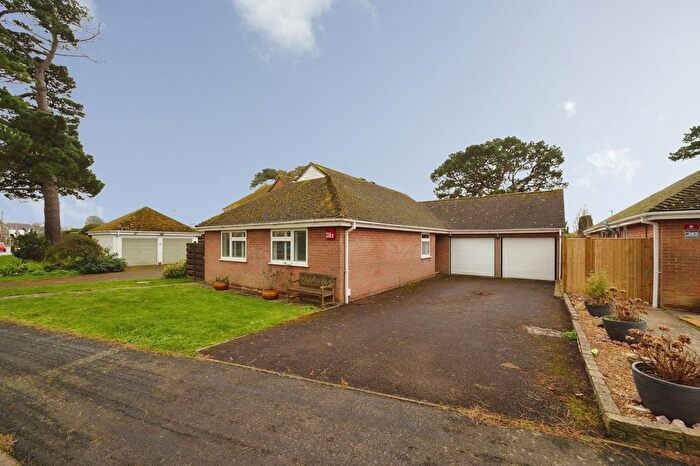 3 Bedroom Bungalow For Sale In Goldring Close, Hayling Island, Hampshire, PO11