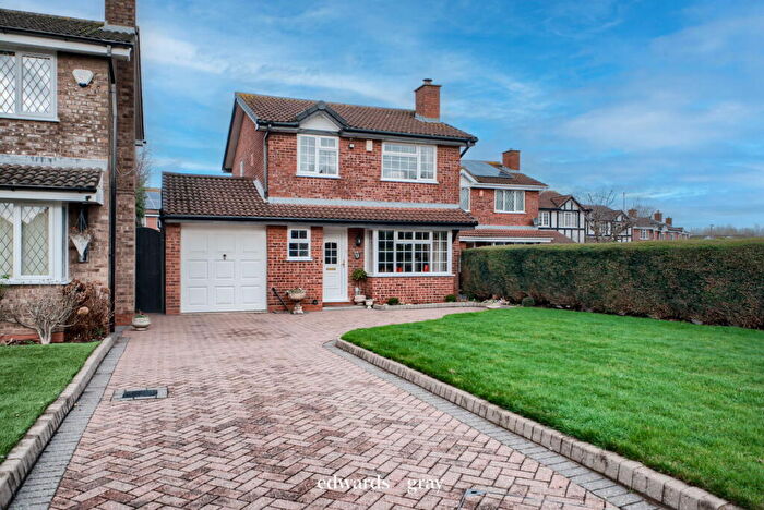 3 Bedroom Detached House For Sale In Milesbush Avenue, Castle Bromwich, B36