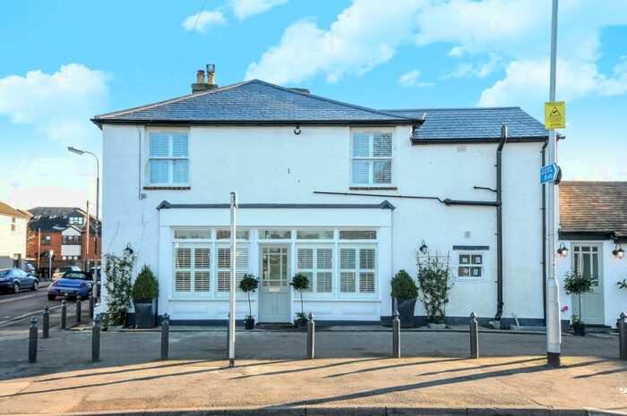 1 Bedroom Flat To Rent In Sandridge Road St. Albans, AL1