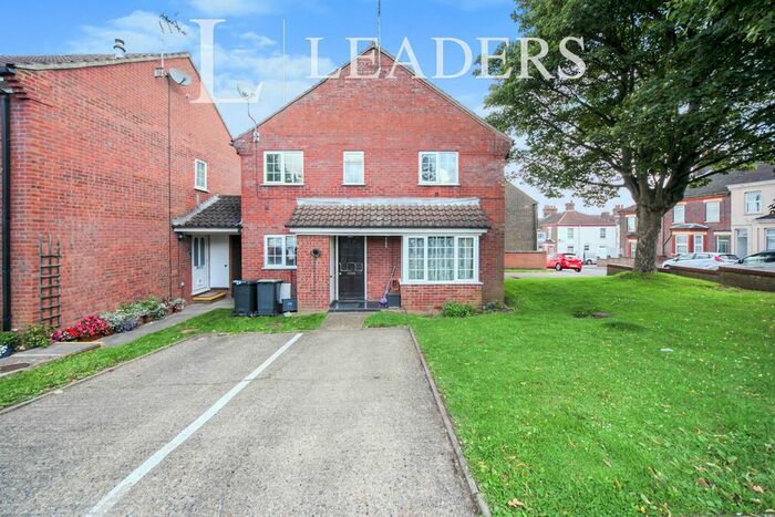 2 Bedroom Semi-Detached House To Rent In Somersby Close, Luton, LU1