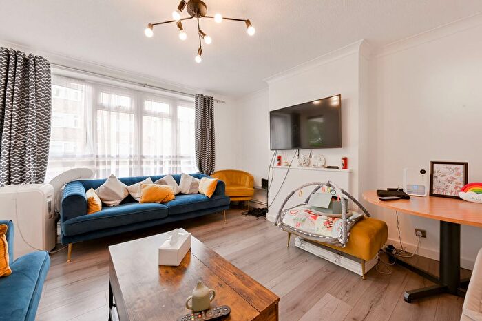4 Bedroom Flat For Sale In Beech Avenue, East Acton, London, W3