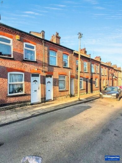 2 Bedroom Terraced House To Rent In May Street, Luton, LU1