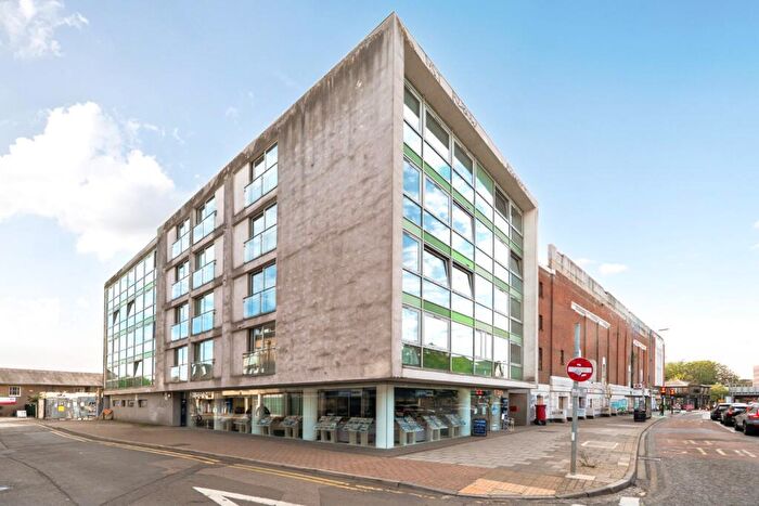 1 Bedroom Flat To Rent In Richmond Road, Kingston Upon Thames, Greater London, KT2