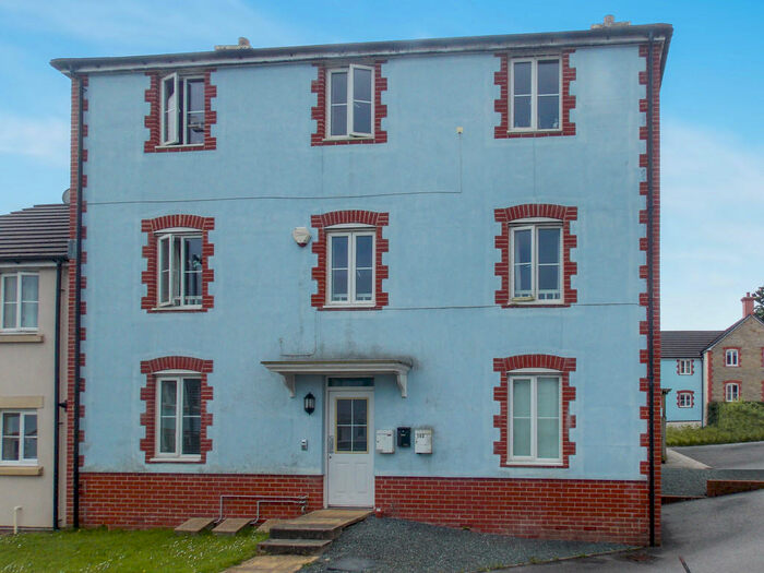 2 Bedroom Apartment To Rent In First Floor Flat, Launceston, Cornwall, PL15