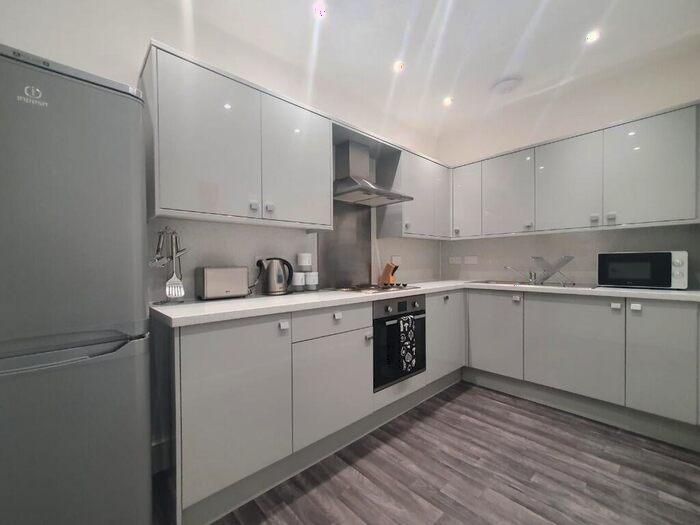 4 Bedroom Flat To Rent In South Clerk Street, Newington, Edinburgh, EH8