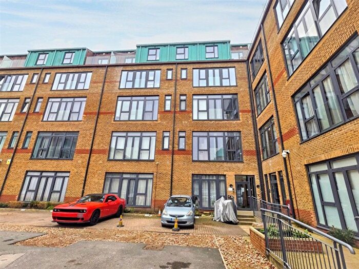 1 Bedroom Flat For Sale In Brindley Place, Uxbridge, UB8