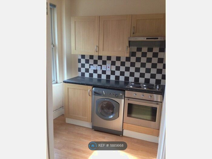 Studio To Rent In Deansbrook Road, Edgware, HA8