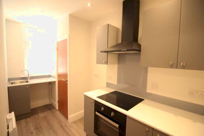 1 Bedroom Flat To Rent In Market Place, , Heanor, DE75