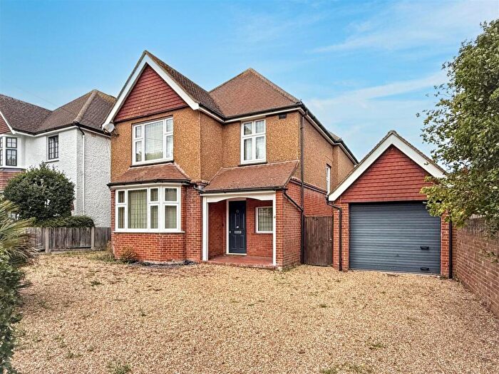 4 Bedroom Detached House To Rent In Park Lane, Eastbourne, BN21