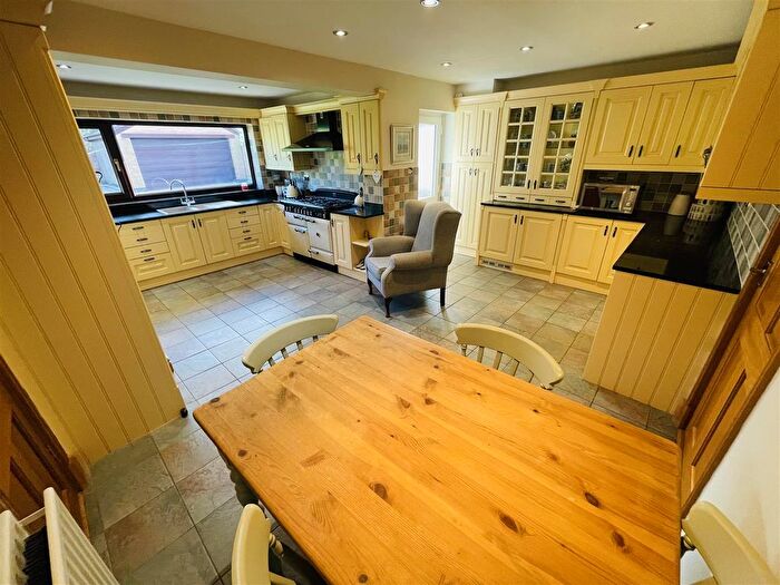 4 Bedroom Detached House For Sale In Stanford Court, Tippett Close, Nuneaton, CV11