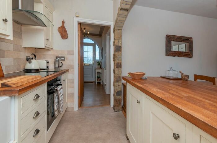 3 Bedroom Semi-Detached House For Sale In Moor End Road, Halifax, HX2