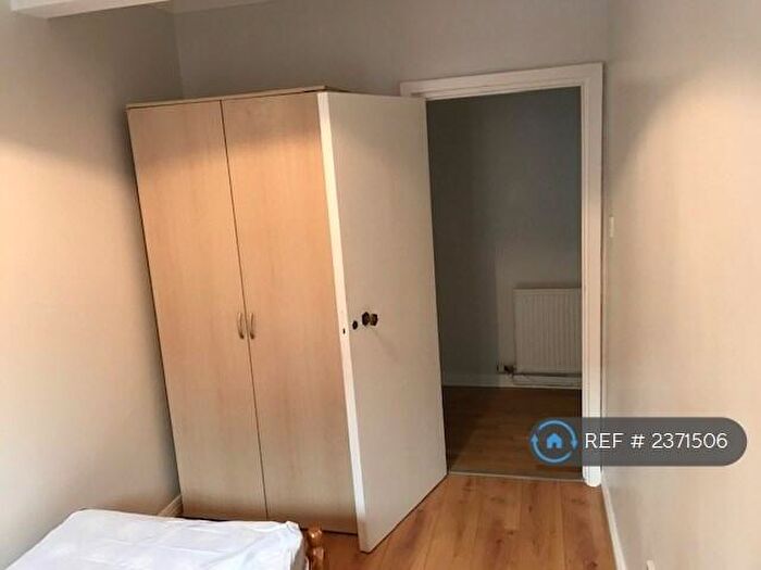 3 Bedroom Flat To Rent In St. George Court, Birmingham, B15