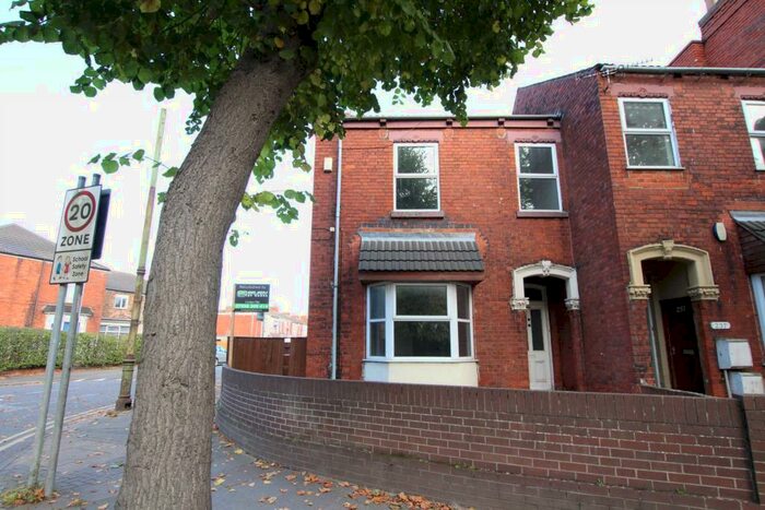 3 Bedroom Apartment To Rent In Hainton Avenue, Grimsby, DN32