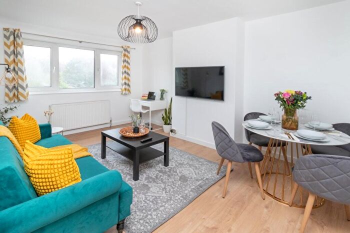 2 Bedroom Maisonette To Rent In Worsley Bridge Road, London, SE26