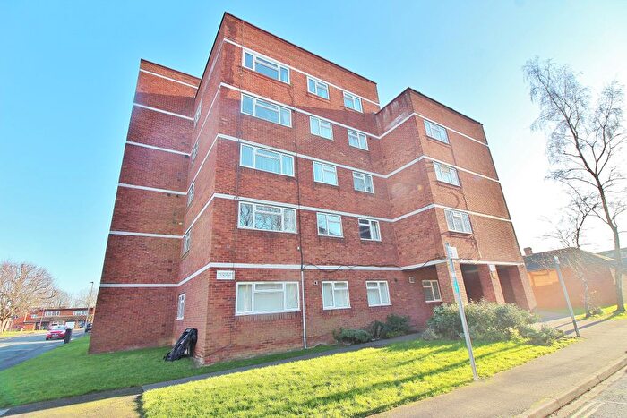 2 Bedroom Flat For Sale In The Ridings, Gatcombe Park, PO2