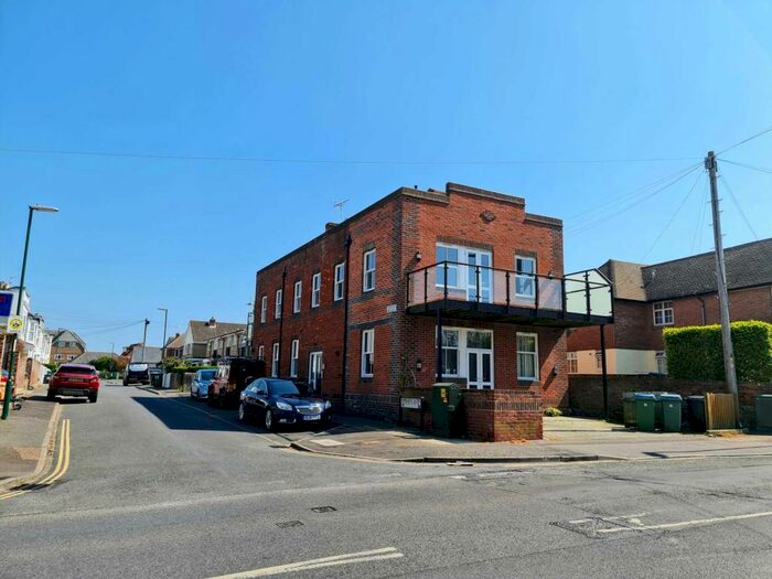 2 Bedroom Flat To Rent In Falcon Villas, Bognor Regis, PO22