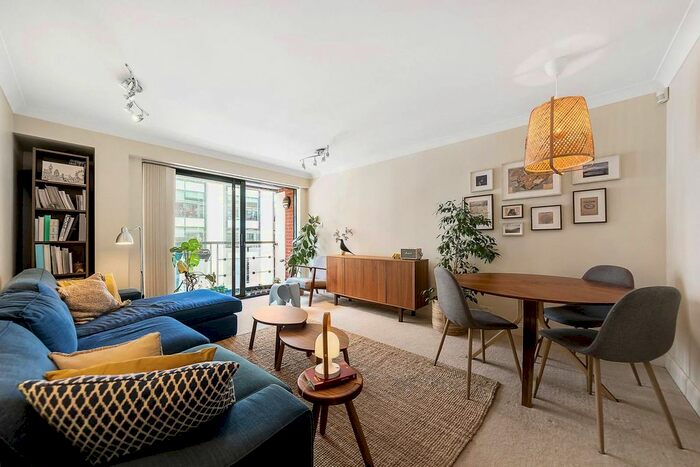 2 Bedroom Flat To Rent In Vauxhall Bridge Road, Westminster, London, SW1V