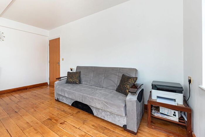 2 Bedroom Flat For Sale In Maltby Street, London, SE1