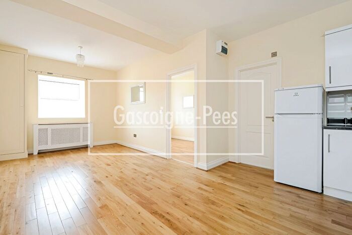 1 Bedroom Flat To Rent In Flat Jupiter Court, Surbiton, KT5