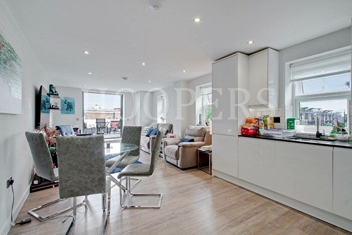 2 Bedroom Flat For Sale In Dollis Hill Lane, London, NW2